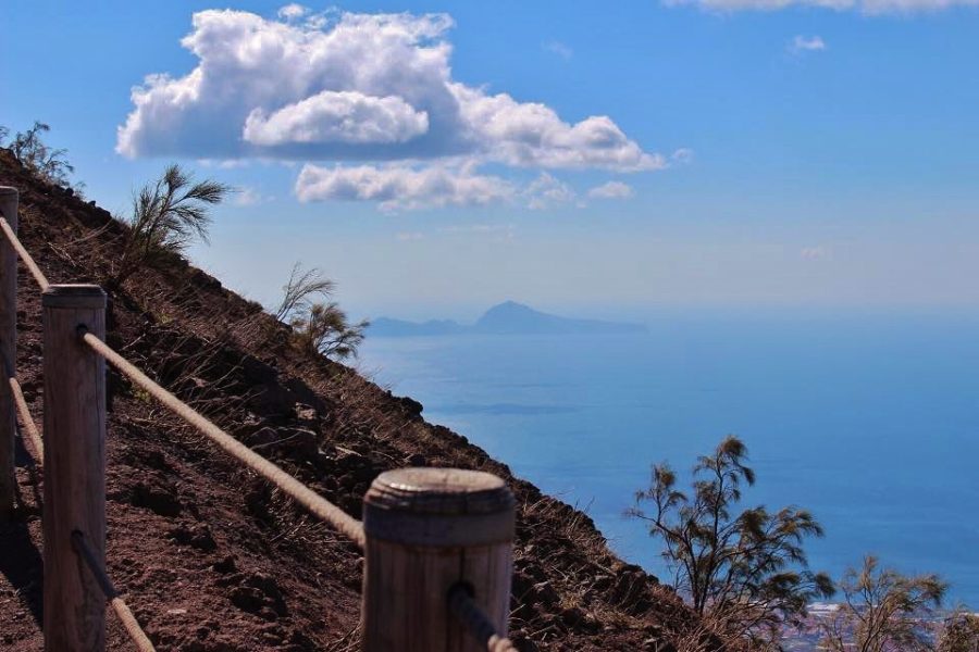 vista su Capri dal Vesuvio